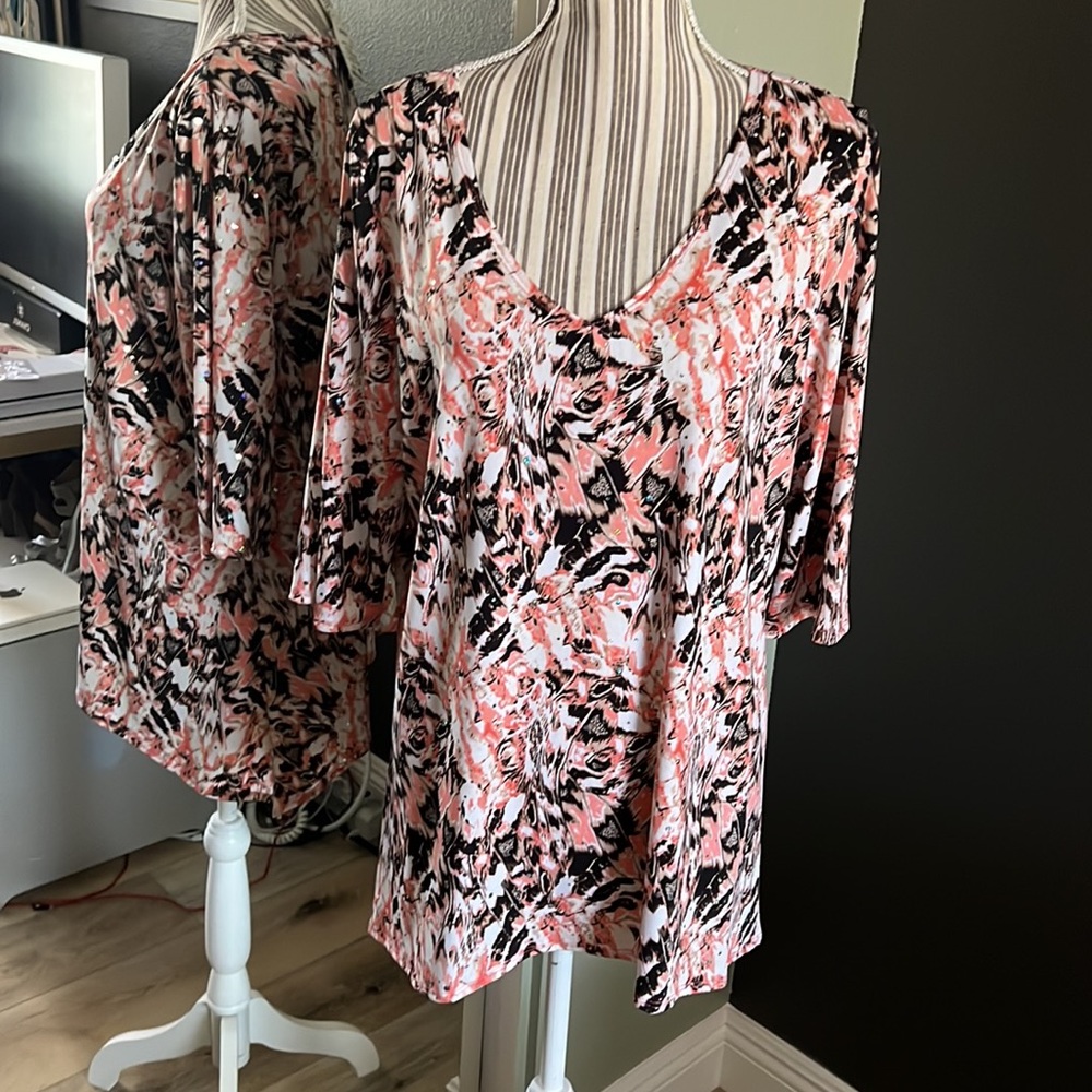 Only 9, stunning blouse, shiny sequins, 3X